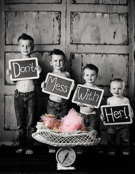 If I ever have 4 boys and 1 girl... I'm doing this. So adorable Foto Newborn, Story Photography, Baby Fotografie, Sibling Photos, Adorable Newborn, Foto Baby, Foto Tips, Shooting Photo, Baby Sister