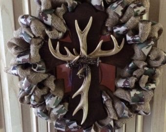 Rustic antler camo and burlap wreath with by Forthedoorandmore Camo Wreath, Deer Antler Ideas, Hunting Wreath, Bubble Wreath, Antler Ideas, Antler Wreath, Mesh Cross, Antler Crafts, Cross Wreath