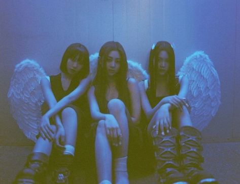 Dazed Korea, Kpop Posters, Blue Flames, Soft Grunge, 인물 사진, Fallen Angel, Kpop Aesthetic, Photography Inspo, Kpop Girl Groups