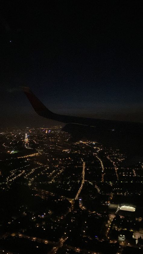 Airplane View At Night, Flight Snapchat Stories Night, Business Class Flight Aesthetic Night, Late Night Flight Aesthetic, Flight Aesthetic Wallpaper, Indigo Flight Window View, Night Flight Snapchat, Night Flight Window, Night Flight Snap