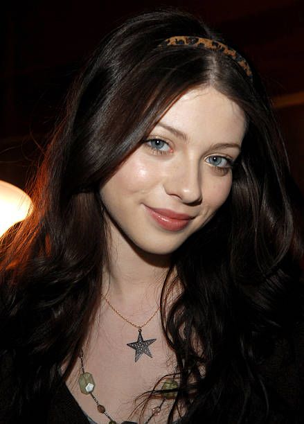 Michelle Trachtenberg Hair, Georgina Sparks, 2000s Girl, Michelle Trachtenberg, Winter Hair Color, Hazel Eyes, Winter Hairstyles, 2000s Fashion, Look Alike