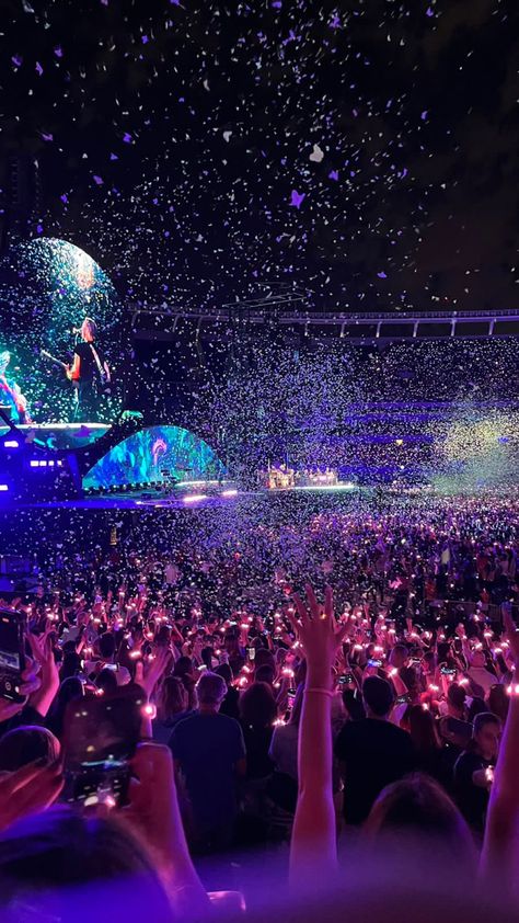 Coldplay Concert, Adventure Ideas, Life Vision Board, Concert Aesthetic, Dream Concert, Dream Lifestyle, Top 40, Aarhus, Summer Dream