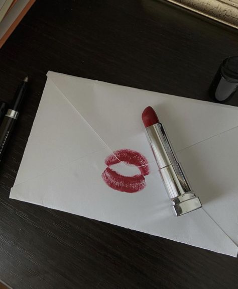 Cadeau St Valentin, Foto Poses, Lily Rose Depp, Red Lipstick, Red Aesthetic, Marie Antoinette, Art Director, Love Letters