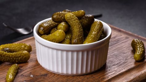 Battle Bland BBQ Sauce With Chopped Pickles To Give You A Tasty Upper Hand - The Daily Meal Western Style Food, Jar Of Pickles, Sour Pickles, Bison Burgers, Best Pickles, Homemade Barbecue Sauce, Pickle Recipe, Pickle Butter, Sweet Pickles