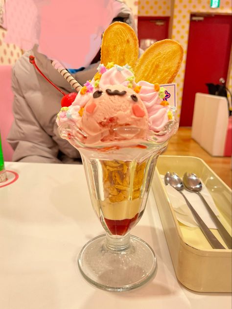 Japanese Ice Cream Aesthetic, Japanese Cafe Dessert, Parfait Ice Cream, Ice Cream Japanese, Japanese Parfait Aesthetic, Japan Cafe Food, Kawaii Dessert Japanese Sweets, Aesthetic Parfait, Maid Cafe Aesthetic