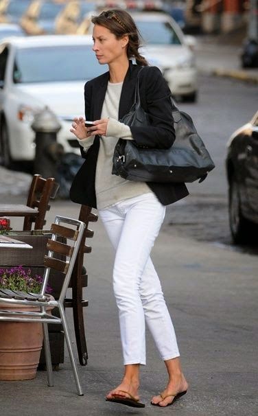 White Jeans Outfit, Christy Turlington, California Style, Carrie Bradshaw, Jeans Outfit, Best Dressed, 가을 패션, Inspiration Mode, White Pants