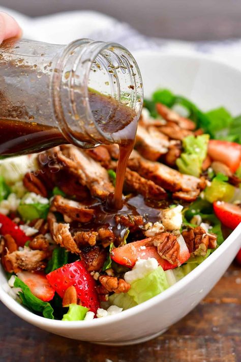 Balsamic Vinaigrette - The Best Balsamic Dressing In Only 5 Minutes Apple Vinaigrette, Balsamic Vinegarette, Will Cook For Smiles, Salad With Balsamic Dressing, Delicious Salad Dressings, Ranch Recipe, Soup Dish, Salad Dressing Recipes Homemade, Turkey Recipes Thanksgiving