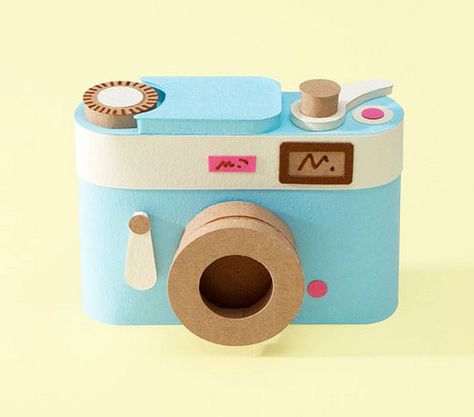 paper-model-vintage-camera - Vintage Style by Jacqueline Wagner Vintage Cameras Art, Cardboard Camera, Random Illustration, Paper Camera, 3d Camera, Retro Typewriter, Camera Art, Paper Illustration, Paper Crafts Origami