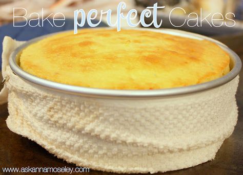 How to Bake Perfect (and perfectly level) Cakes - I never knew! Think Food, Perfect Cake, Cake Decorating Tips, Food Cakes, Baking Tips, Let Them Eat Cake, Savoury Food, Cake Desserts, No Bake Cake