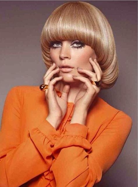 Geometric rounded graduation 70s Bob, Moda Z Lat 70., 70s Haircuts, Creem Magazine, Pageboy Haircut, 70s Mode, 1970s Hairstyles, Trendy We Fryzurach, Mushroom Hair