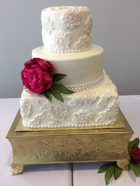 Christian Wedding Cake Designs, Square And Round Wedding Cakes, Square Tiered Cakes, August Cake, Round Wedding Cake, Square Cake Design, Square Wedding Cake, Wedding Cake Art, Fancy Wedding Cakes