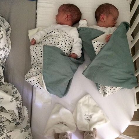 Twins Sharing Crib, Co Sleeping With Twins, Twin Nursery Ideas Small Spaces, Twin Baby Beds, Cosleeping Bedroom, Twin Bassinet, Twin Nursery Room, Ocean Winter, Bed Sharing