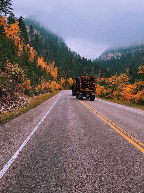 Granola Fall Aesthetic, Granola Girl Wallpaper, Fall Hiking Aesthetic, Folk Aesthetic, Granola Vibes, Spotify Wallpaper, Aesthetic Fall Vibes, Cozy Fall Aesthetic, Granola Aesthetic