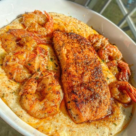 Chef AP on Instagram: “Wild Salmon Shrimp & Grits  . . . . . #shrimpgrits #seafood #brunching #losangeles #southernfood #charlottenc #tasty #barbersoul #instafood…” Grits Bowl, Salmon And Shrimp, Shrimp Grits, Wild Salmon, Food Therapy, Good Eat, Delish Recipes, Mouth Watering Food, Food Recepie