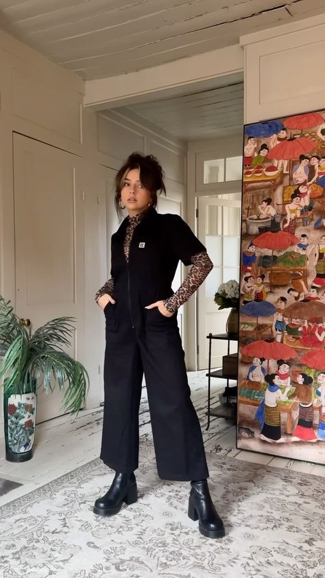 A Ragan (or raving 🔥) review says: “The best purchase I think I’ve ever made! Would highly recommend, quality incredible, so comfy and… | Instagram Black Overalls Outfit Fall, Black Dungarees Outfit, Black Overalls Outfit, Dungaree Outfit, Black Dungarees, Lucy And Yak, Overalls Outfit, Gay Fashion, All Black Outfit