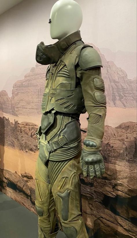 Stillsuit Dune, Dune Costume Design, Fremen Stillsuit, Dune Stillsuit, Dune Costumes, Dune Cosplay, Chani Dune, Costume Display, Cyberpunk Goth