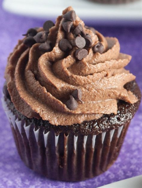 Triple Chocolate Cupcakes Chocolate Butter Cream Frosting, Chocolate Buttercream Frosting Easy, Cupcake Store, Butter Cream Frosting, Chocolate Cupcakes Moist, Cupcake Photos, Cupcake Baking, Cupcake Recipes Chocolate, Visual Reference