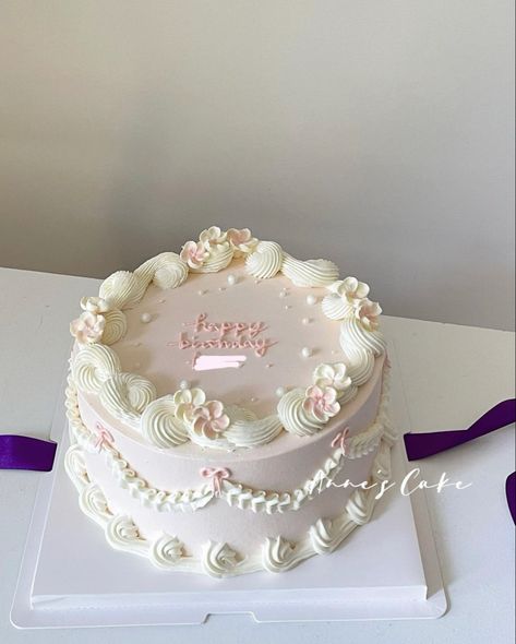 from annefreshing on instagram Cake Designs 16 Birthday Girl, Cute Purple Birthday Cakes, Beauty Cake Ideas, Pastel Pink Cake Aesthetic, Cute Girly Cakes, Grocery Store Birthday Cake, Coquette Cake Birthday, Cake Inspo Simple, Cute Simple Cake Designs