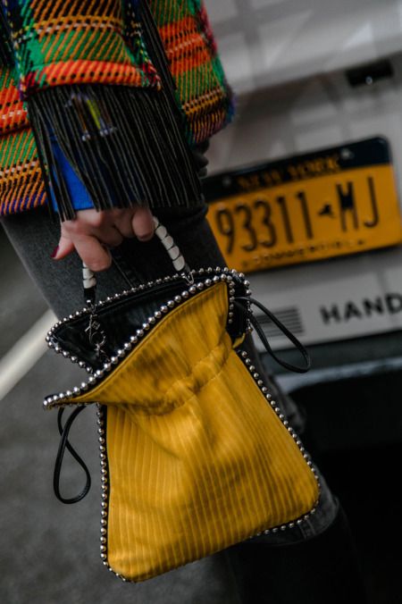 Bags Street Style, New Yorker Street Style, Ikea Bag, Coffee Date Outfits, Street Style Fall, Bag Inspiration, Street Style Bags, New York Fashion Week Street Style, Street New York