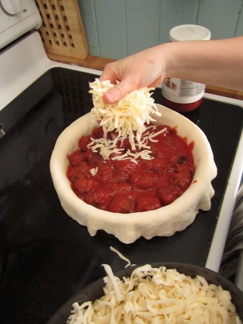 Meatball Pizza Pie, Deep Dish Meatball Pizza, Meatball Pie Casserole, Spaghetti And Meatball Pie, Meatball Pie Recipe, Meatball Ideas, Pizza Treats, Meatball Pie, Italian Casseroles