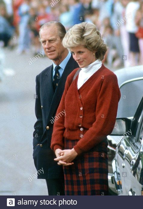 Download this stock image: TRH Duke of Edinburgh and Princess Diana arrive in Scrabster harbour to have lunch at Castle Mey with HM The Queen Mother, Scotland August 1985 - 2AWXP7X from Alamy's library of millions of high resolution stock photos, illustrations and vectors. Princess Diana Turtleneck, Diana Princesa, Princess Diana Hair, Princess Diana And Charles, The Queen Mother, Princess Diana Family, Princess Diana Pictures, Hm The Queen, Fashion Feminine