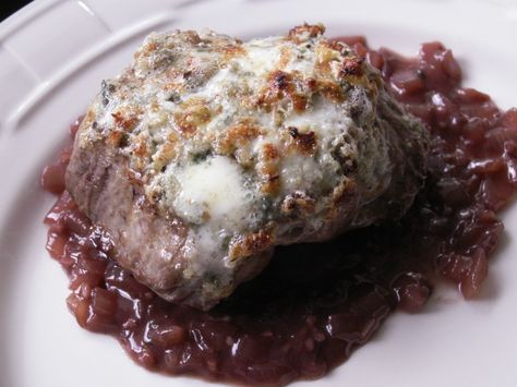 This is a flavorful and tasty presentation of a very tender cut of beef. We made it for a birthday dinner and it was memorable. From Allrecipes. Port Wine Sauce, Cheese Gravy, Wine Steak, Mushroom Wine Sauce, Roast Steak, Mignon Steak, Filet Mignon Recipes, Filet Mignon Steak