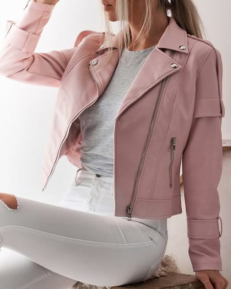 Pink Leather Jacket Outfit, Blush Leather Jacket, Trend Jacket, Stylish Outfits Casual, Pink Leather Jacket, Jacket Outfit Women, Casual College Outfits, Winter Closet, Style Casual Chic