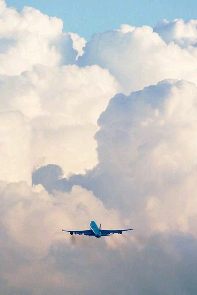 Plane In The Sky, Art Amour, 747 400, Airplane Wallpaper, Klm Royal Dutch Airlines, Airplane Photography, Plane Travel, Cold Front, Boeing 747