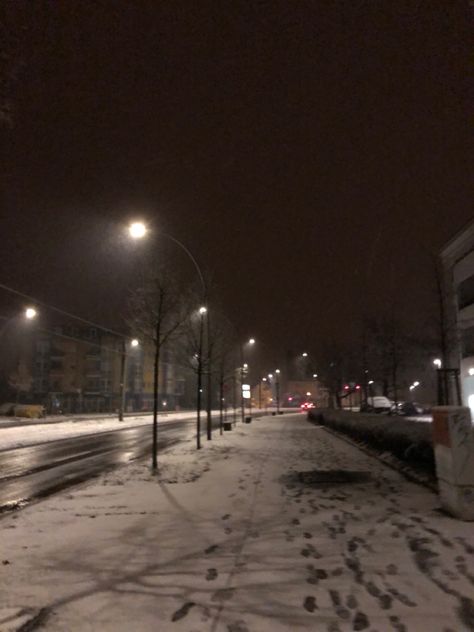 snow ; aesthetic ; berlin ; winter night ; winter ; snow at night Snow At Night, Cat Spirit Animal, Berlin Winter, Snow Aesthetic, Snow Night, Night Drives, Winter Driving, Snow Pictures, Winter City