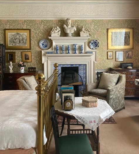 Why are Victorian interiors so unappealing? | House & Garden Dining Room Suites, Victorian Interiors, Victorian Tiles, London House, Wall Carpet, House Museum, House Garden, Main Bedroom, Window Design