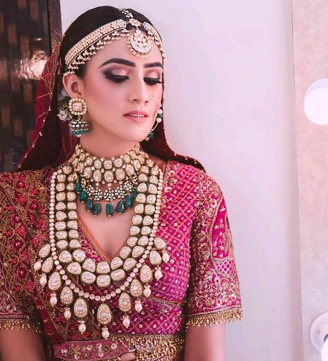 Bridalwear goals! We're in love with this bridal look, especially the jewellery and shimmery eye makeup ❤️ MUA - @shahid_naar ⠀ HAIR -… Shimmery Eye Makeup, Indian Wedding Makeup, Bridal Jewellery Inspiration, Bridal Makeup Images, Bridal Jewelry Necklace, Bridal Jewels, Indian Bridal Jewelry Sets, Bridal Outfit, Bridal Jewelry Collection