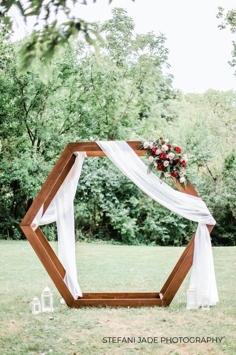 Hexagon Wedding Arch With Flowers, Wedding Arch Aesthetic, Octogan Wedding Arch, Double Hexagon Wedding Arch, Hexagon Alter Wedding, Hexagon Arbor Wedding Decor, Wooden Hexagon Wedding Arch, Hexagon Archway Wedding, Wedding Hexagon Arch Ideas