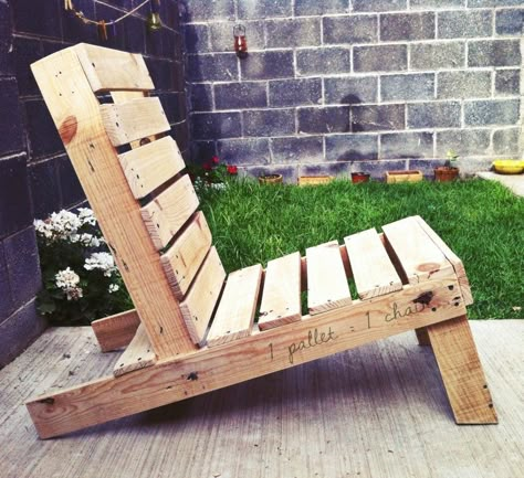 Pallet Chair, Pallet Garden Furniture, Pallet Patio Furniture, Couch Diy, Pallet Patio, Couch Upholstery, Furniture Cleaner, Upholstery Diy, Wooden Pallet Projects