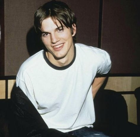 Ashton Kutcher / retro photo shared to groups 8/2/22 Young Ashton Kutcher, Nostalgia Aesthetic, Ashton Kutcher, Retro Nostalgia, Retro Photo, 90s 80s, Celebrities