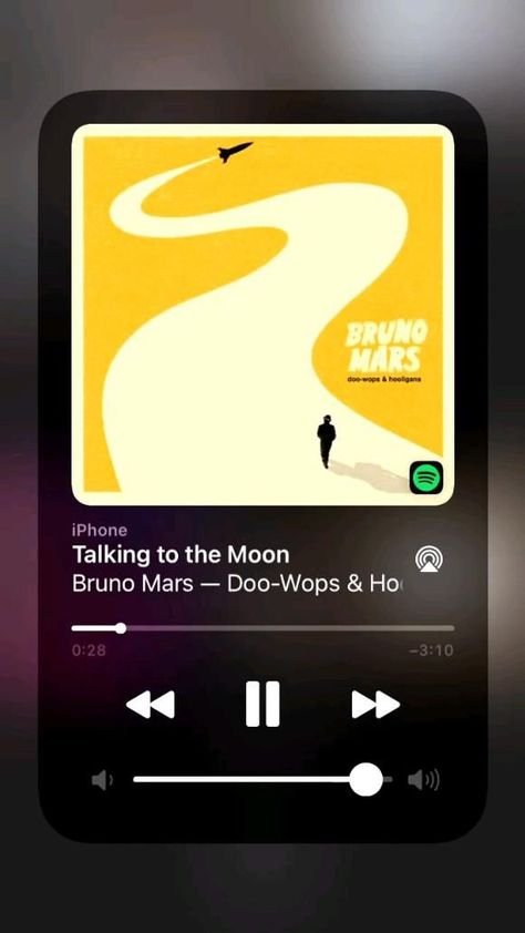 Spotify Video, Iphone Music Player, Spotify Iphone, Ios Music, Songs Spotify, Spotify Aesthetic, Song Night, Iphone Wallpaper Music, Talking To The Moon