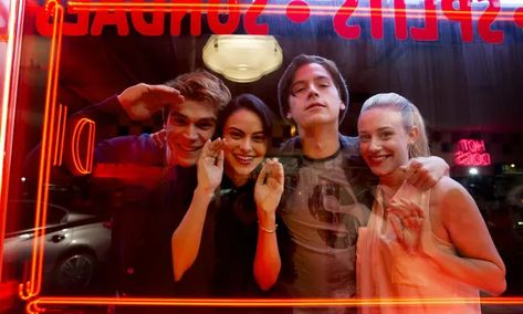 Riverdale: a campy, maximalist romp that leans into its own post-comic book absurdity | Culture | The Guardian Riverdale Season 1, Riverdale Season 2, Cole Sprouse Funny, Cole Sprouse Wallpaper, Riverdale Cw, Riverdale Characters, Riverdale Aesthetic, Betty And Jughead, Luke Perry