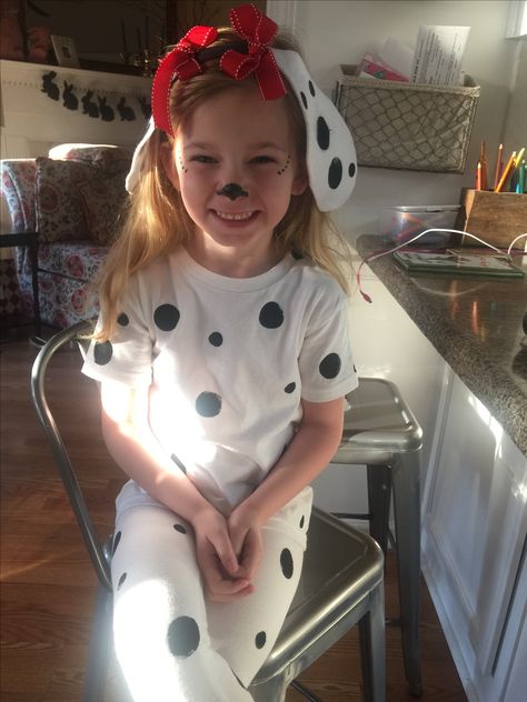 Dalmatian DIY kids costume for "D" week. Hobby Lobby white shirt and leggings with painted dots. Headband with ears cut from felt. Dalmatian Headband Diy, Diy Dalmatian Ears, Dalmation Headband Diy, Dalmatian Ears Headband Diy, Diy Dalmation Shirt, Dalmatian Spots Template, Diy Dalmation Costume Kids, Diy Dalmation Ears, Puppy Costume For Kids