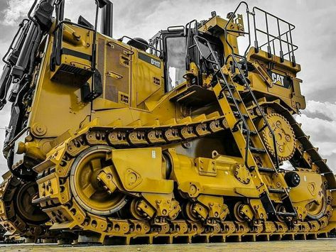 Cat Construction, Truk Besar, Mighty Machines, Earth Moving Equipment, Caterpillar Equipment, Big Tractors, Crawler Tractor, Heavy Construction Equipment, Construction Machines