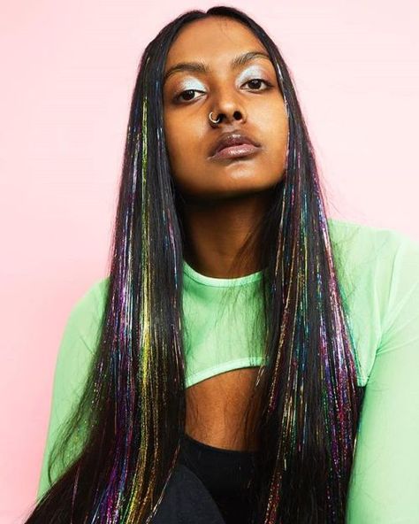 What Is Hair Tinsel and How to Apply Glitter Extensions? Holographic Hair, Hair Color Options, Hair Tinsel, Fairy Hair, Hair Trend, Festival Hair, Hair Blog, Glitter Hair, Sleek Ponytail