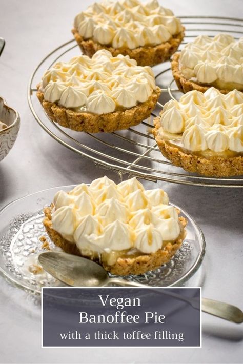 Vegan Toffee, Vegan Banoffee, Vegan Banoffee Pie, Banoffee Tart, Dairy Free Deserts, Vegan Afternoon Tea, Banoffee Pie Recipe, Egg Free Baking, Dairy Free Baking