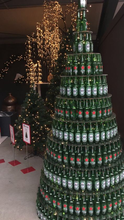 Christmas Tree Beer Cans, Beer Christmas Tree, Wine Bottle Christmas Tree, Beer Bottle Diy, Trailer House, Winter Humor, Recycled Christmas Tree, Bottle Trees, Bottle Tree