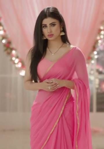 Blouse Design Saree, Styling Saree, Blouse Designs Saree, Blouses Saree, Saree Blouse Design, Sarees For Girls, Simple Saree Designs, Design Saree, Mouni Roy