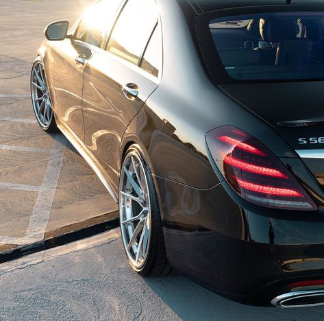 Cls 63 Amg Wallpaper, Mercedes Benz S Class Black, Amg Mercedes Benz, Luxury Mercedes Benz, Mercedes Aesthetic, Mercedes S Class Exterior, Mercedes Maybach S Class 2021, Mercedes Benz Sedan, Luxury Mercedes