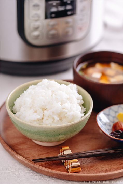 Instant Pot Rice - How to Make Perfect Steamed Rice in an Instant Pot. #instantpot #rice | Easy Japanese Recipes at JustOneCookbook.com Instantpot Rice, Yakimeshi Recipe, Japanese Rice Dishes, Instant Pot Rice, Recipes Japanese, Just One Cookbook, Easy Sushi, Easy Japanese Recipes, Food Stamps