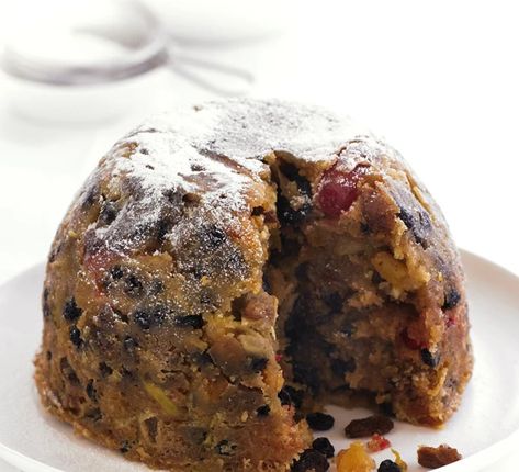 Easy Plum Pudding, Easy Christmas Pudding, English Christmas Pudding, Fruit Pudding Recipes, Traditional Christmas Pudding Recipe, Plum Pudding Recipe, Easy Pudding Recipes, Easy Dessert Recipes Christmas, Xmas Pudding