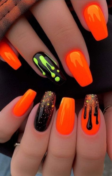 Orange Glow In The Dark Nails, Orange And Purple Nails Ideas, Neon Orange Halloween Nails, Neon Short Nails Designs, Bright Colored Nail Designs, Orange Halloween Nail Designs, Halloween Nails Neon, Orange Design Nails, Halloween Ombre Nails