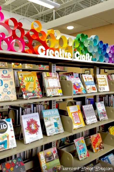 Mich - paper circles on window ledge to block first foot of window - - And a whole book about mod podge!?! , Display Board Borders Ideas, Back To School Display Ideas, Rainbow Book Display, Mlk Library Displays, Public Library Displays, Kids Library Ideas, Creative Book Display, Books Display Ideas, School Library Decor