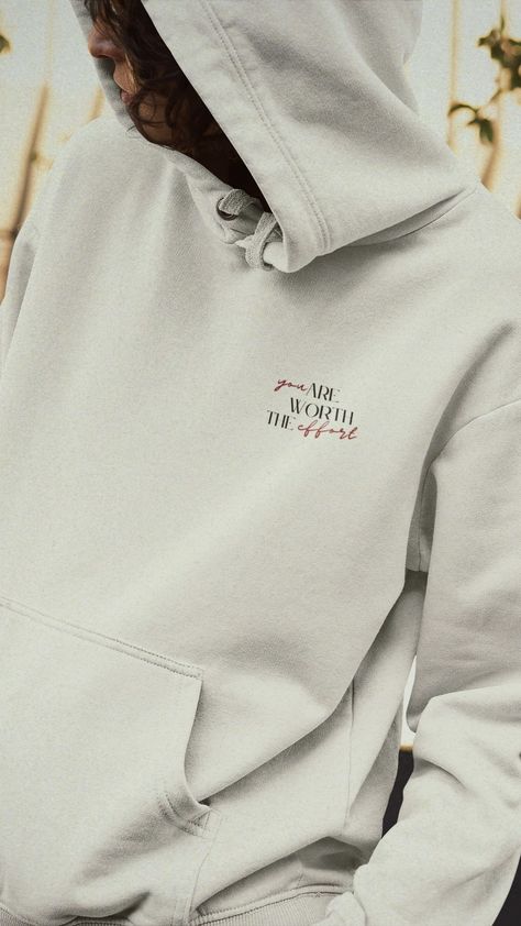 Image of a man curly hair wearing a white trendy hoodie with the quote You are worth the effort. Hoodie Quotes Aesthetic, Positive Quote Aesthetic, Vsco Hoodie, Vsco Aesthetic, Hoodie Quotes, Aesthetic Vsco, Sweatshirt Trendy, Aesthetic Hoodie, Positive Quote