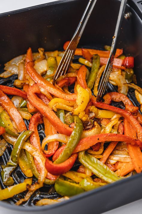 Air Fryer Bell Peppers And Onions Peppers And Onions In Air Fryer, Air Fryer Bell Peppers, Onions In Air Fryer, Fry Ideas, Air Fryer Recipes Vegetables, Fried Peppers, Sauteed Peppers And Onions, Salad Jar Recipe, Bell Pepper Recipes