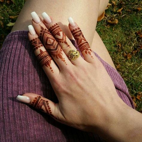 Finger Mehendi Designs, Henne Tattoo, Mehedi Design, Pretty Henna, Finger Henna Designs, Tato Henna, Henna Tattoo Designs Hand, Finger Henna, Henna Art Designs